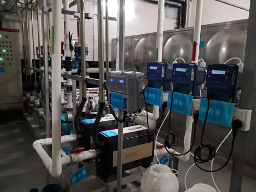 AQUA愛克水質(zhì)監(jiān)控儀和AQUA愛克電磁計量泵