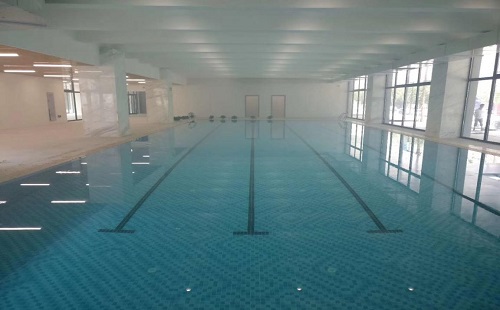 技術(shù)人員正在進行調(diào)試