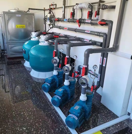 愛克過濾砂缸、循環(huán)水泵、中壓紫外線等泳池處理設備