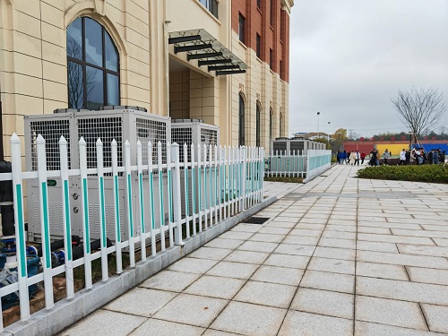 泳池設(shè)備分類之一空氣能熱泵現(xiàn)場實拍