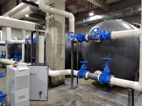 泳池設備安裝現(xiàn)場