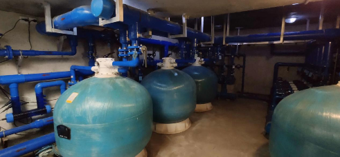 泳池設(shè)備機房中的過濾砂缸