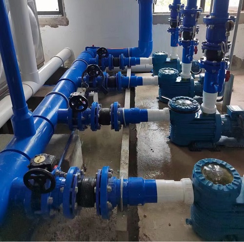 泳池設(shè)備機(jī)房中的循環(huán)水泵