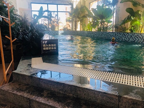 酒店泳池采用愛克循環(huán)水泵、過濾砂缸