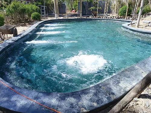 賓館泳池采用愛(ài)克泳池設(shè)備