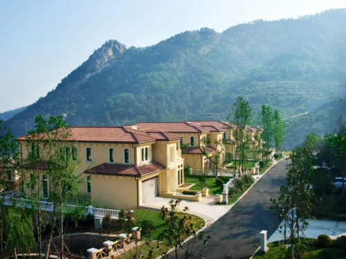 石灣山莊泳池采用愛(ài)克泳池設(shè)備