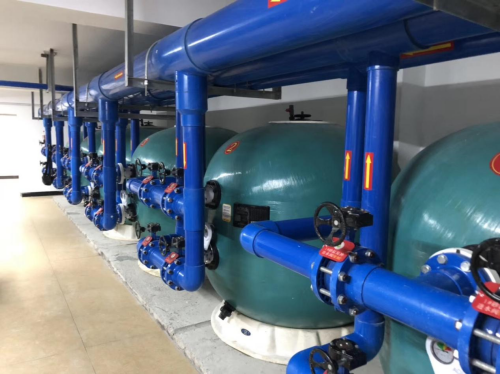 博亞茲瀾鉑灣小區(qū)的室外游泳池采用愛克泳池設(shè)備